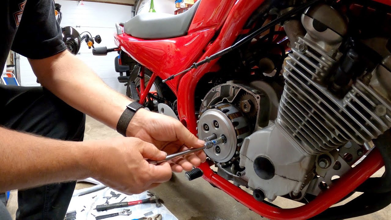 Replacing The Clutch Plates and Friction Plates On My Yamaha Seca II 600 Project Bike Episode #3