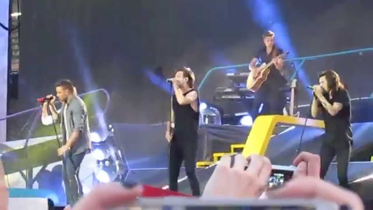 One Direction - 18 for the first time (Live at Brussels) 13.6.15