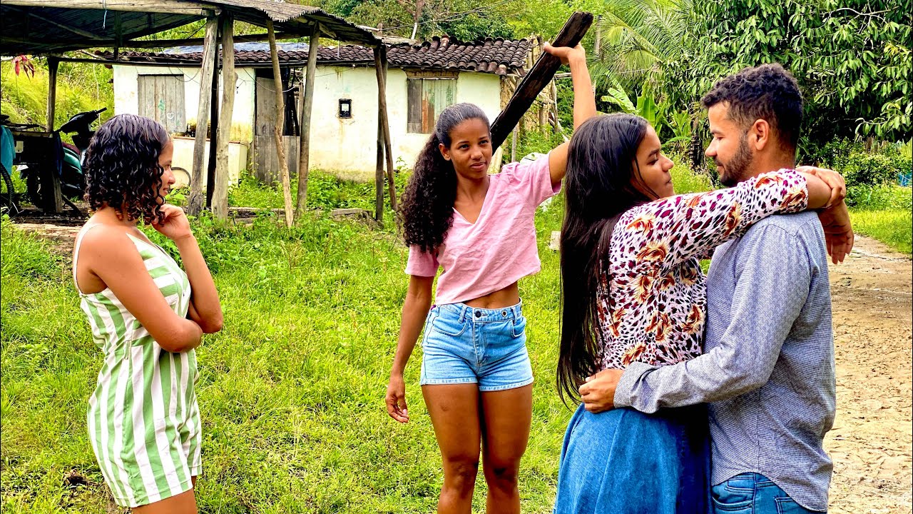 Mulher Tenta Mat4r Seu Irmão e o Inesperado Acontece 