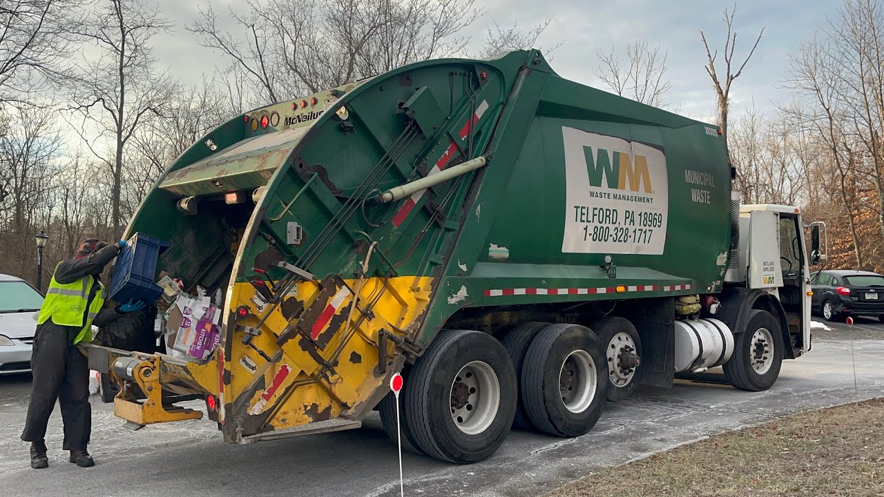Waste Management Mack LEU McNeilus rear loader garbage truck doing one man trailer park recycle