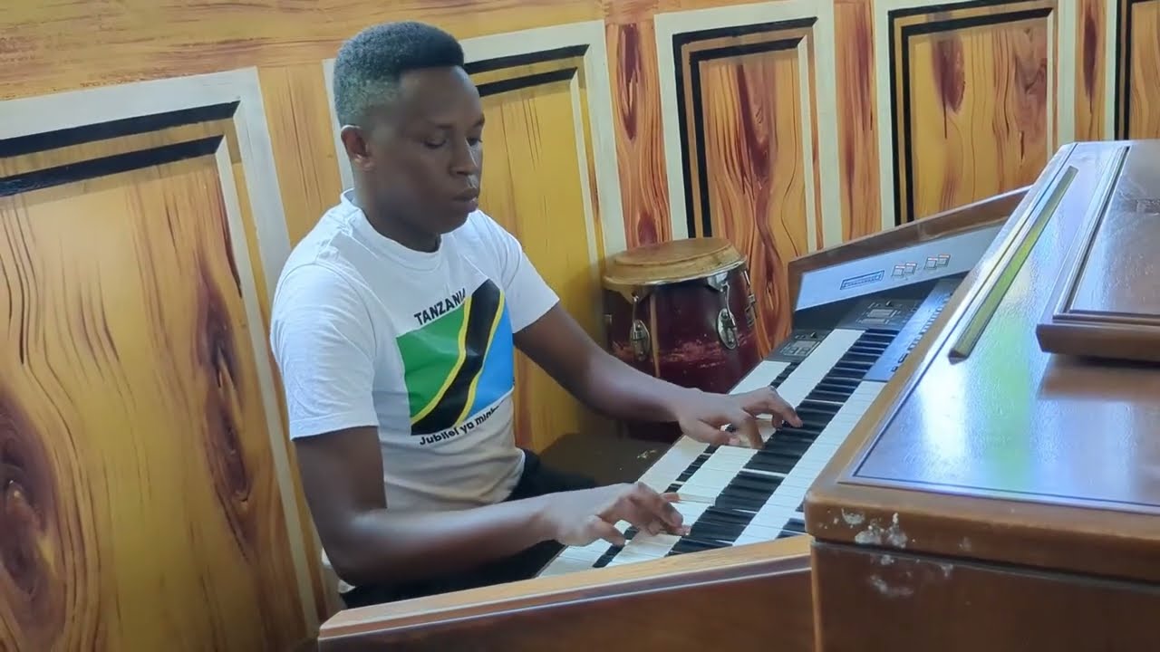 TUJONGEE MEZANI BY SHANEL KOMBA PLAYED BY MEELA COSTERNTINE. CFM. #music #trending #trend #viral 