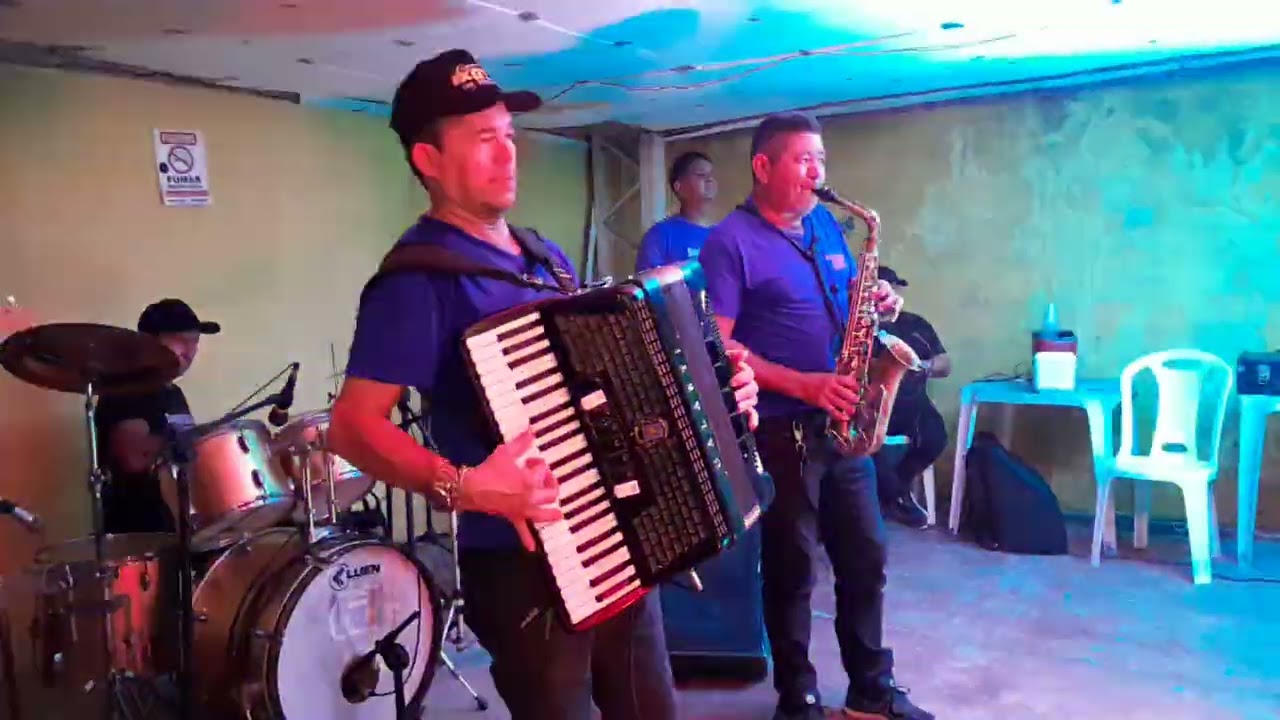 Show com Soares do sax e xote swingado no forró da Zuleide