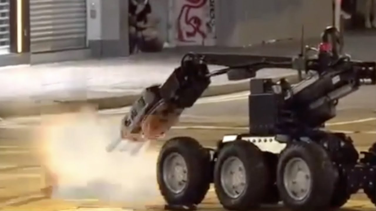 HK police use disposal robots to detonate explosives