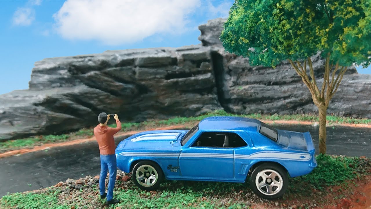 Диорама diecast - Реалистичная диорама Road and Rock Mountain