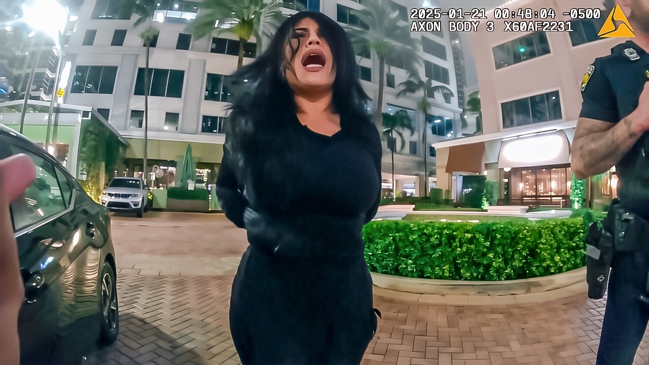 Woman Drags Cop With Her Car After Ditching $500 Bar Tab