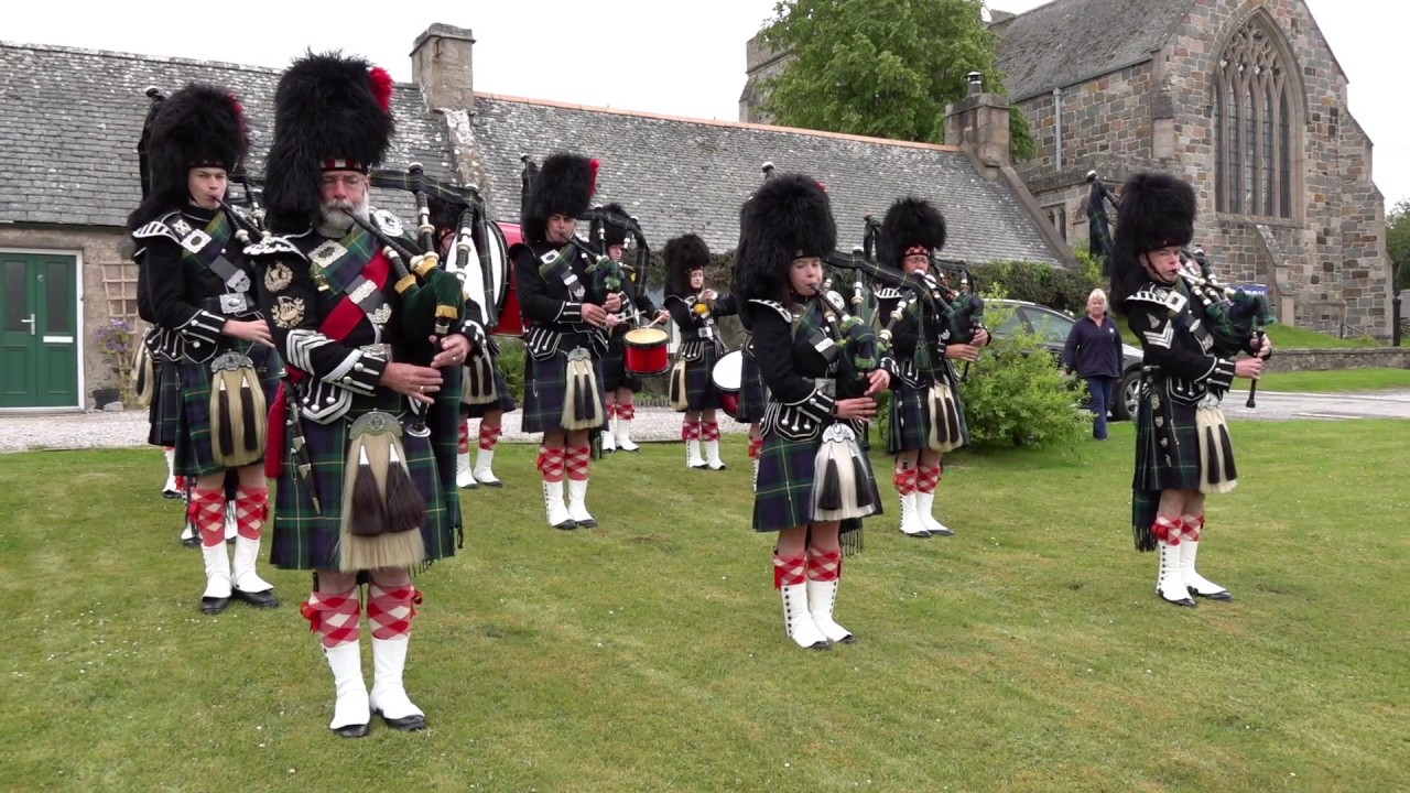 Teribus, Corriecholies & Duncan McInnes set as Lonach Pipe Band start display in Braemar Summer 2019