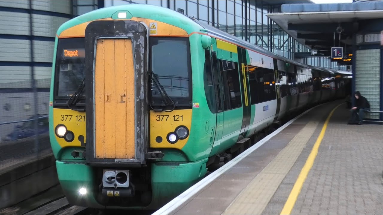 Southern 377121 Transferred To Southeastern Coupled To 377508 Combo At Ashford International