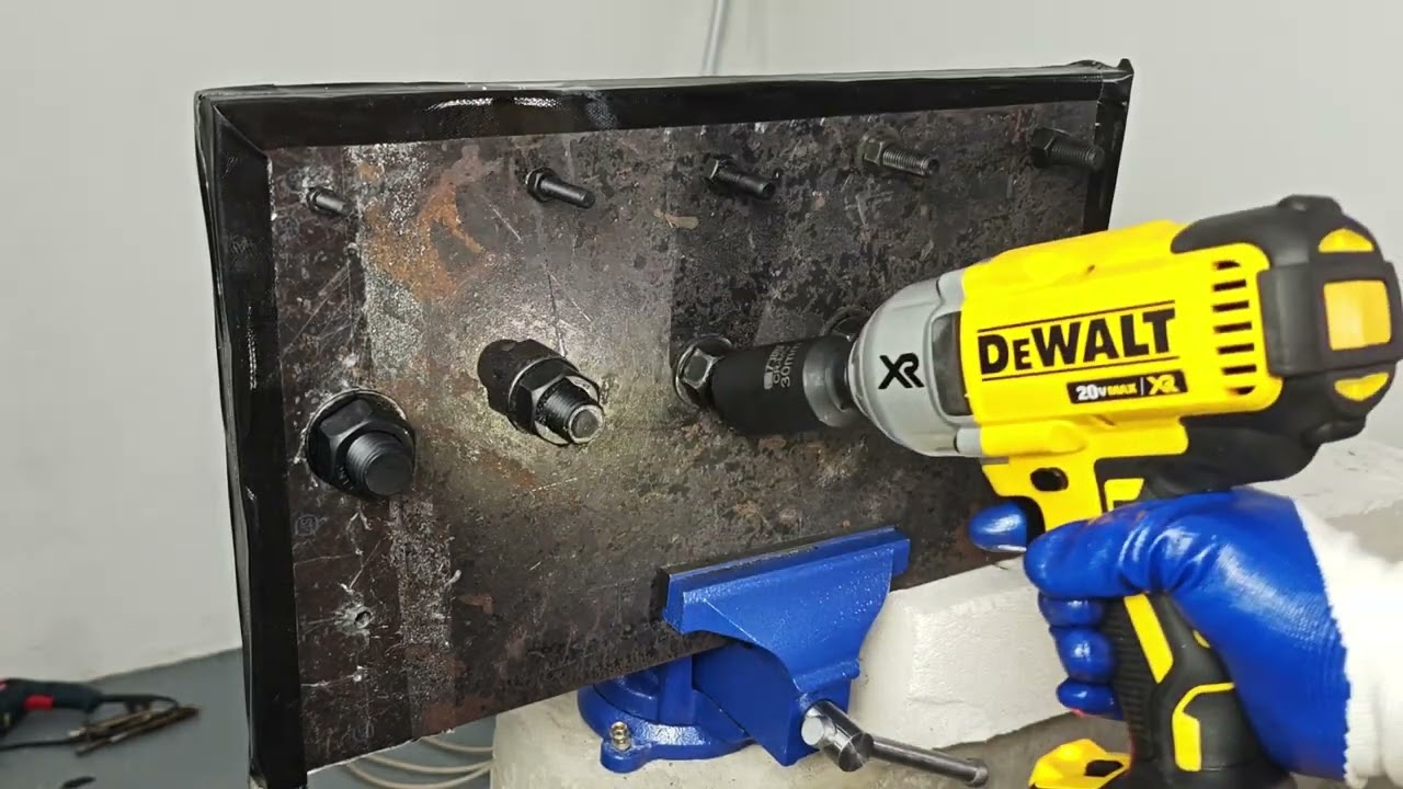 DeWALT DCF899H Impact Wrench Review Torque Test