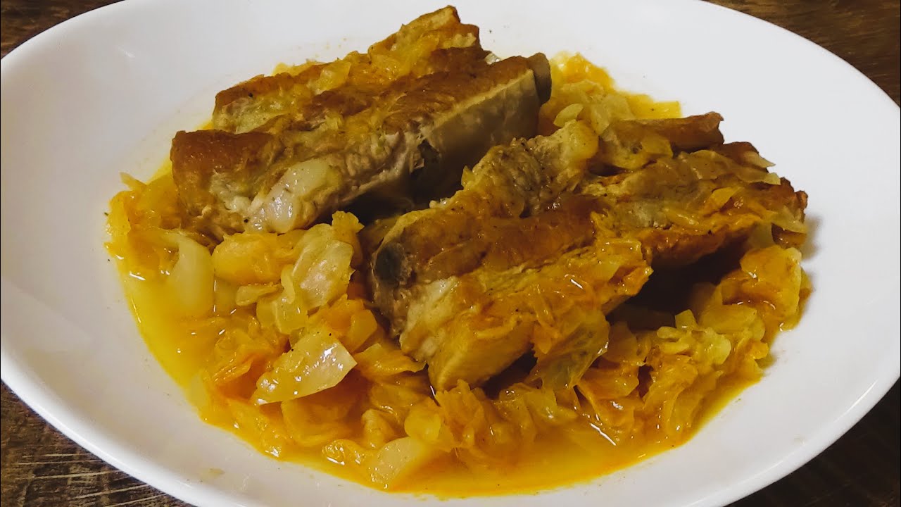 Свиные ребрышки с квашеной капустой. Очень хрупкий. Легкий и вкусный рецепт!