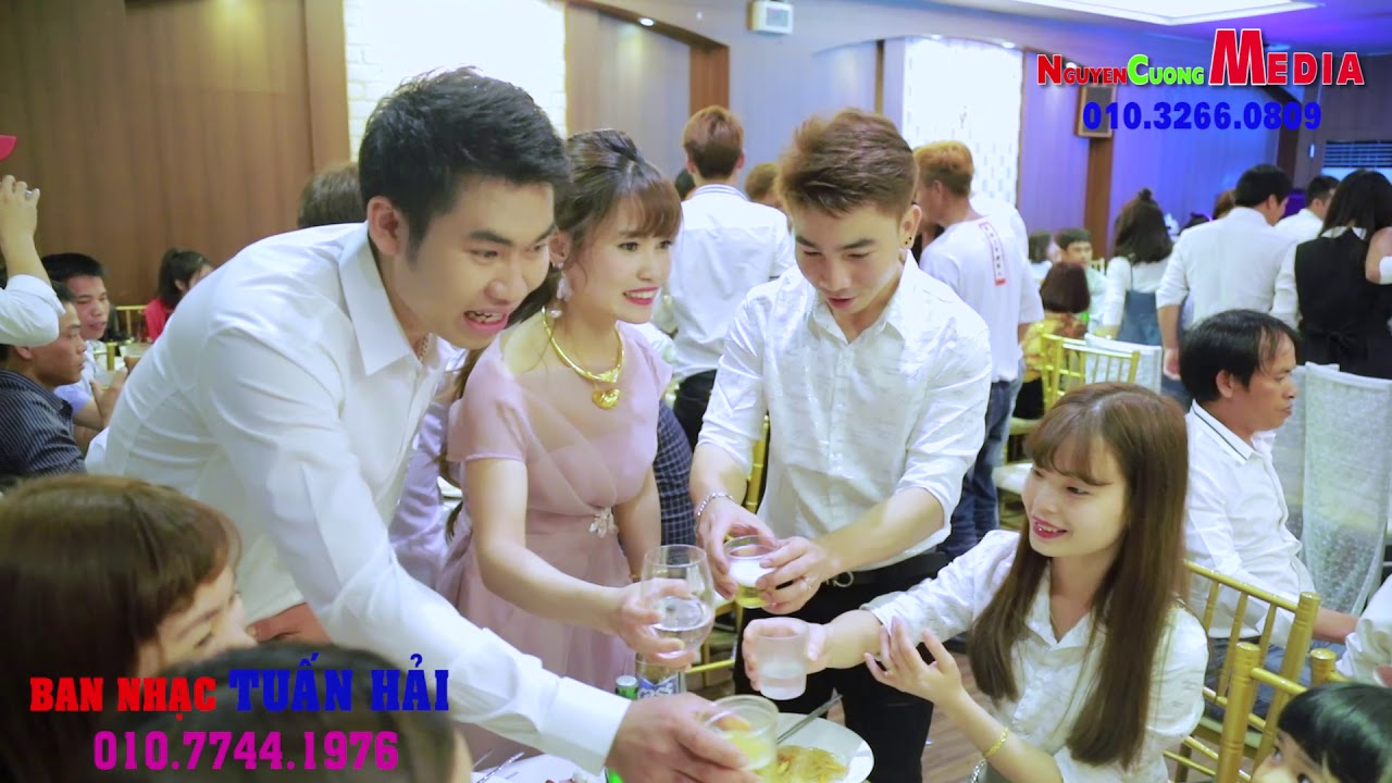 Dai Tiec Mung Hanh Phuc Quy Khach Cung Ban Be Chu Re Tuan Khanh - Co Dau Linh Dan