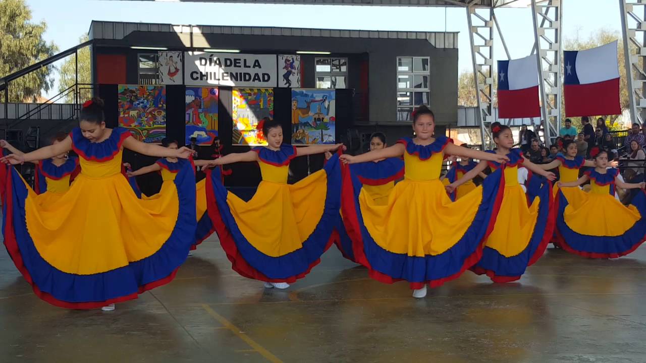 3°a baila colombia (la pollera colorada)       colegio: saint louis school