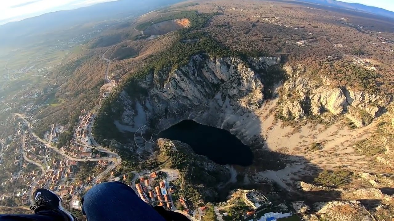 Preletio sam Imotska jezera – Plavo i Crveno.