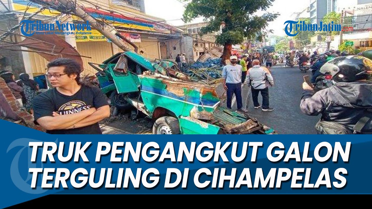 ANGKOT SAMPAI GEPENG TERTIMPA TRUK  MUAT GALON, Seorang Pejalan Kaki Tewas Ikut Tertimpa Material
