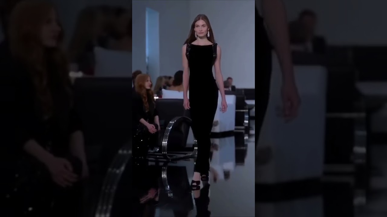 Grace Elizabeth for Ralph Lauren FW22. She has the most elegant walk.