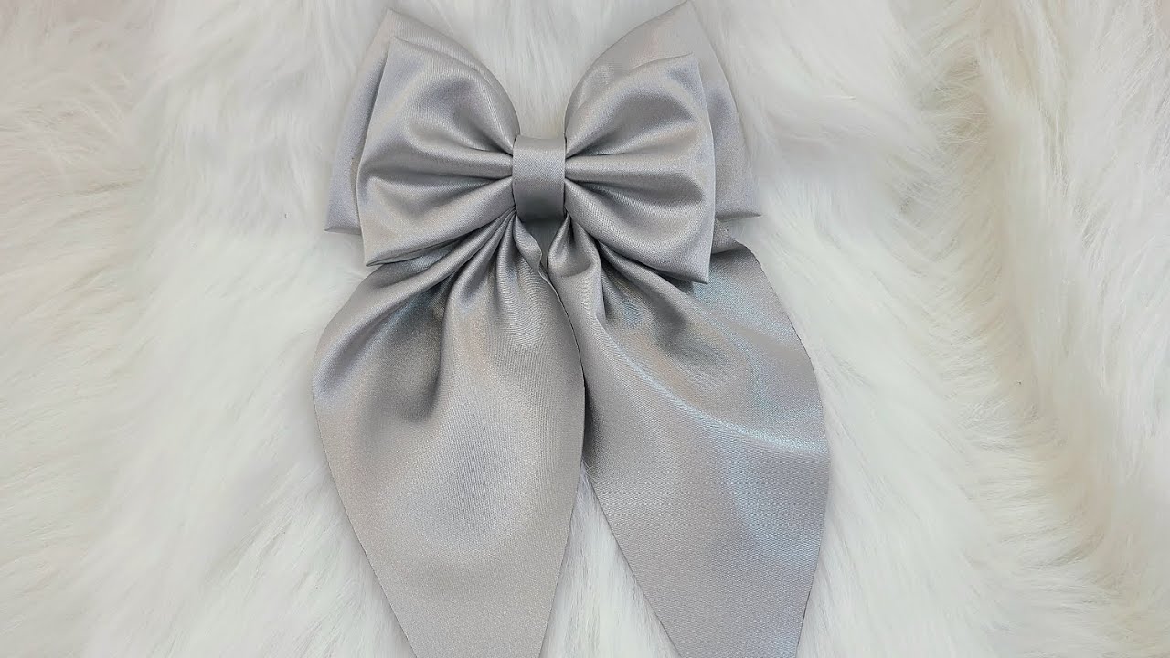 Como hacer moño de tela en tendencia sin usar maquina(coquette bow) #tendencias #moñosfacilesdehacer