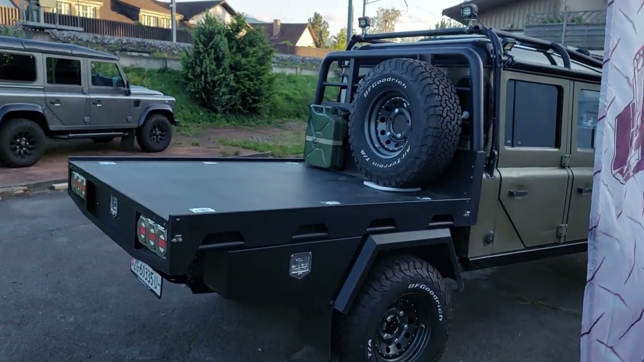 Land Rover 130 TD5 Tray without the Canopy, look the beauty;-)