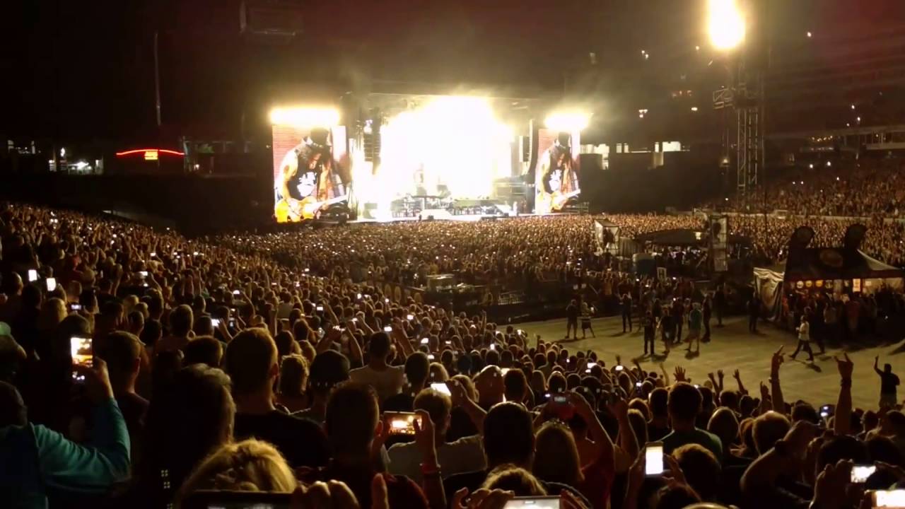 Guns N' Roses - Welcome To The Jungle - Nashville 2016