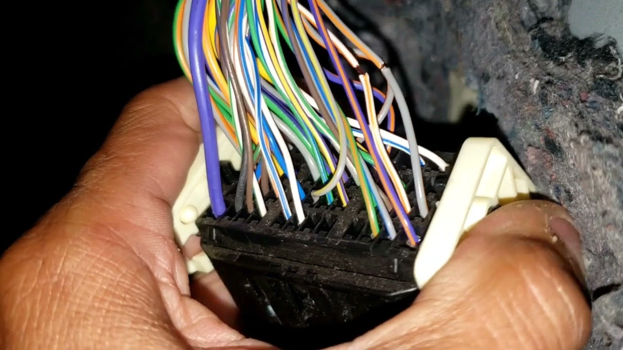 instalação de desbloqueio de câmera de ré no Ford ka 2021 com som original tela flutuante.