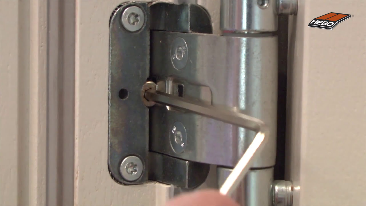 Houten deur hangt niet evenwijdig -- parallel bijstellen