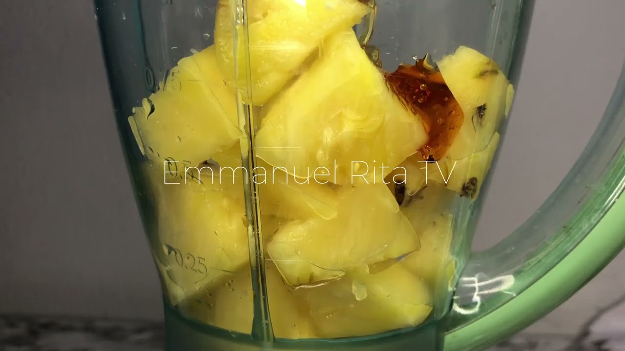 HEALTHY PINEAPPLE JUICE MADE WITH NATURAL INGREDIENTS.