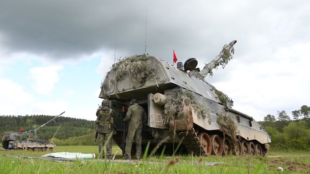 Dynamic Front 21: German soldiers with the 131 Artillery Battalion fire the Howitzer PzH2000