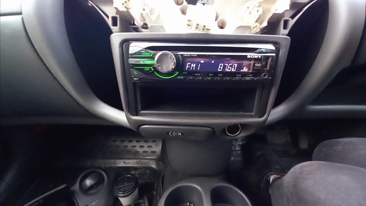 Замена магнитолы на Toyota Vitz
