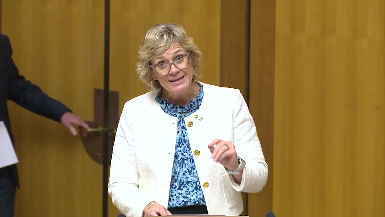 Zali Steggall MP calls out Gas Exports to Japan