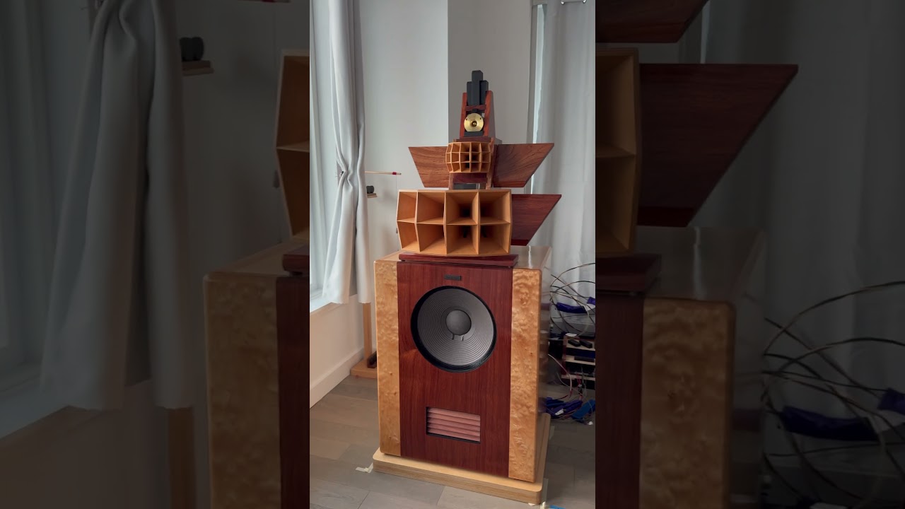 Shun Mook Horn Speaker