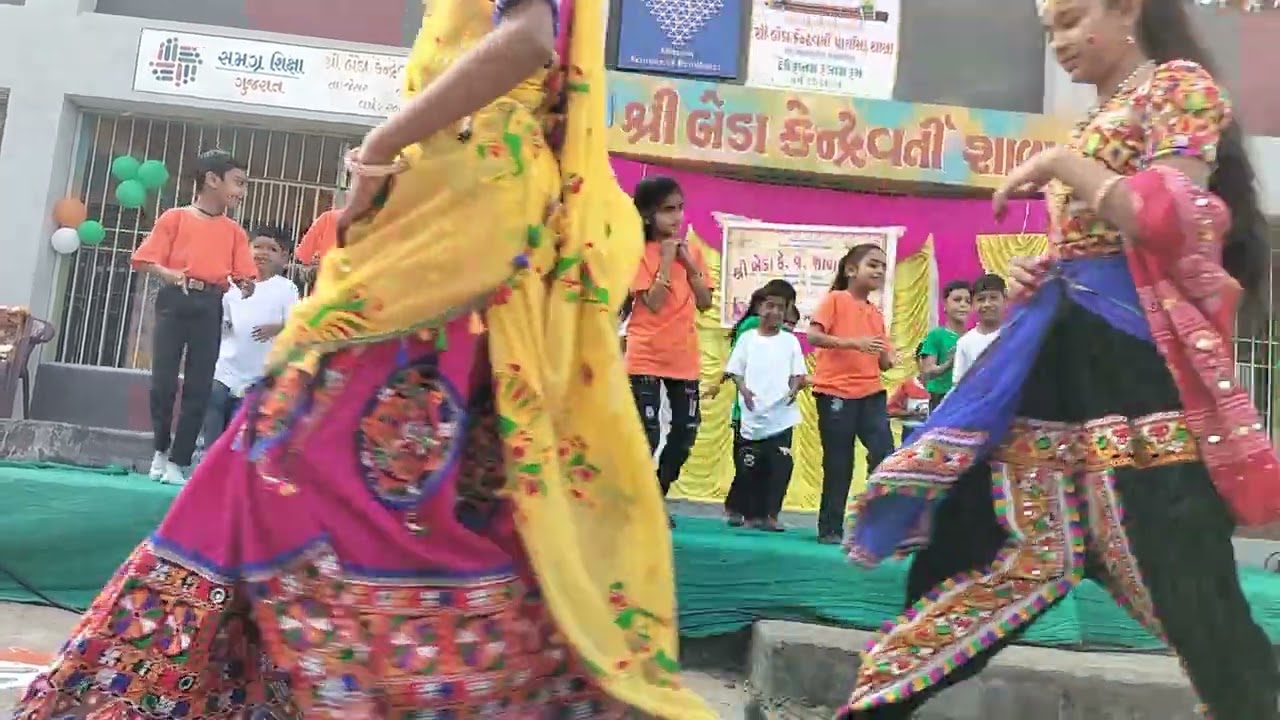 હમ લોગો કો........... 