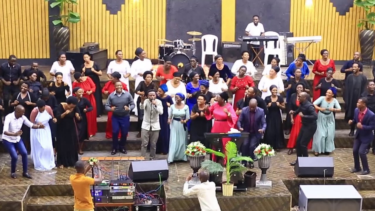 ICYO TURUSHA ABANDI LIVE PERFOMENCEADEPR SEGEEM