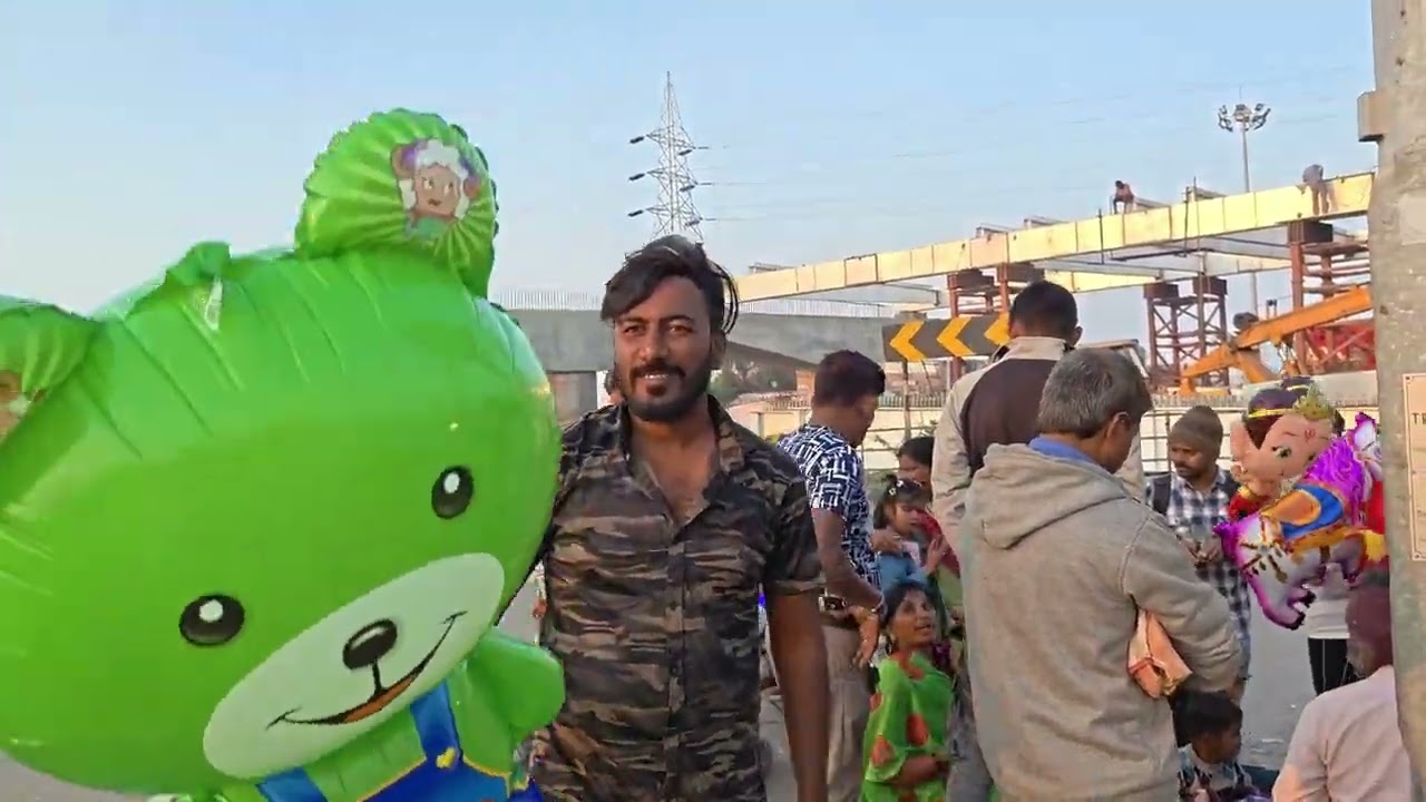 વટામણ ચોકડી ઉપર ઉતરાયણ ની#viral video#Gujarati video#trending#explore#anuvad#funny comedy video