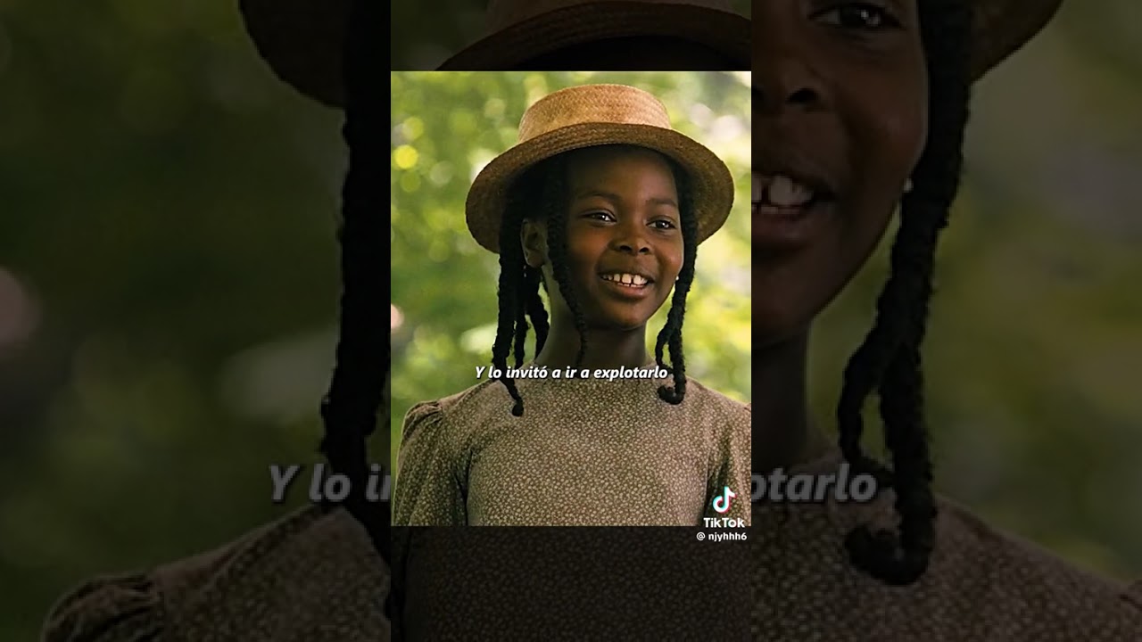 Nina la niña con su tierra llena de petróleo 