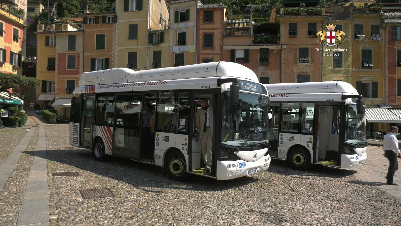 Il green dei nuovi bus elettrici nel blu della linea Santa Margherita Ligure - Portofino