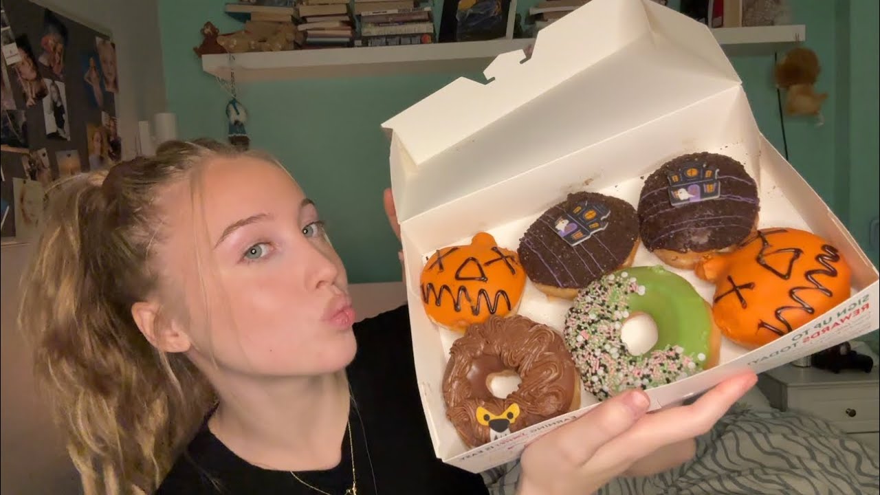асмр ест пончики Krispy Kreme на Хэллоуин