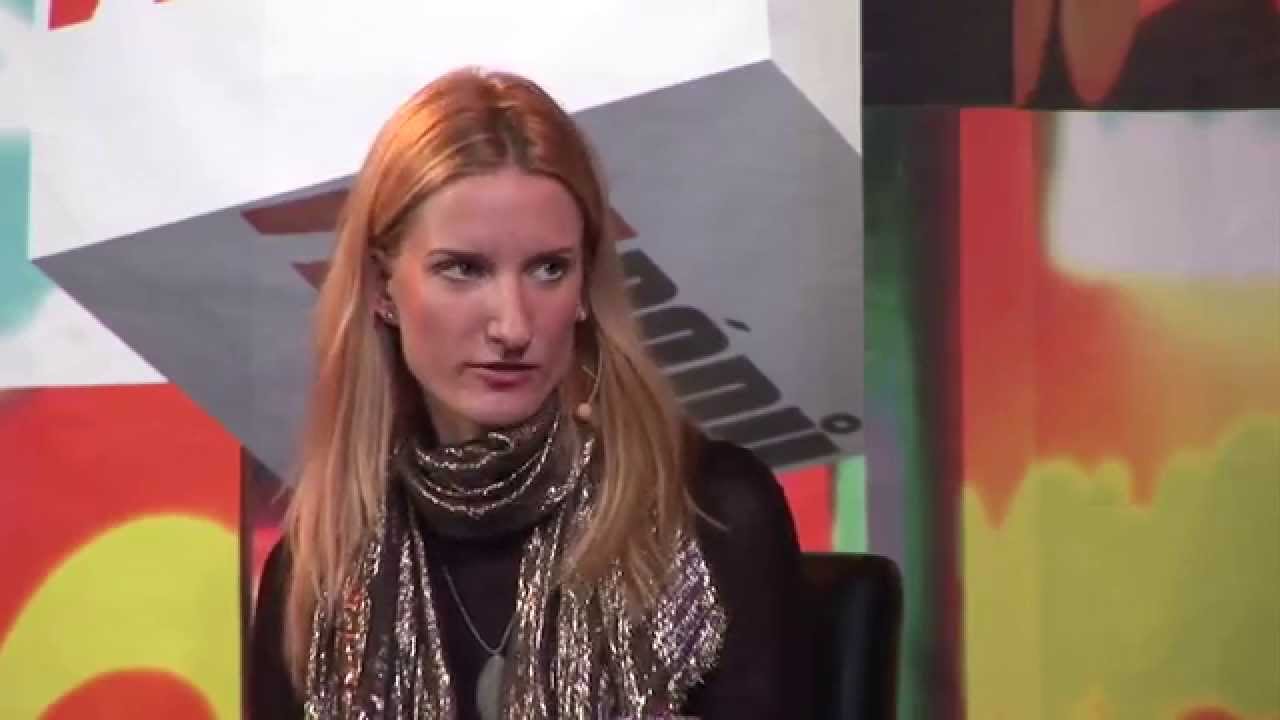 4. Adela Banášová (3. 2. 2015, Malostranská beseda) - 7 pádů HD