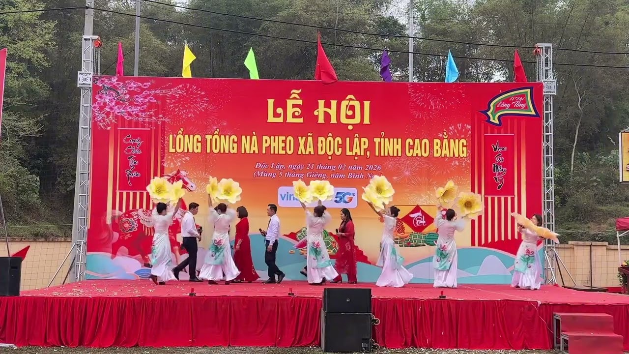 Văn nghệ khai mạc lễ hội lồng tồng Nà Pheo xã Độc Lập