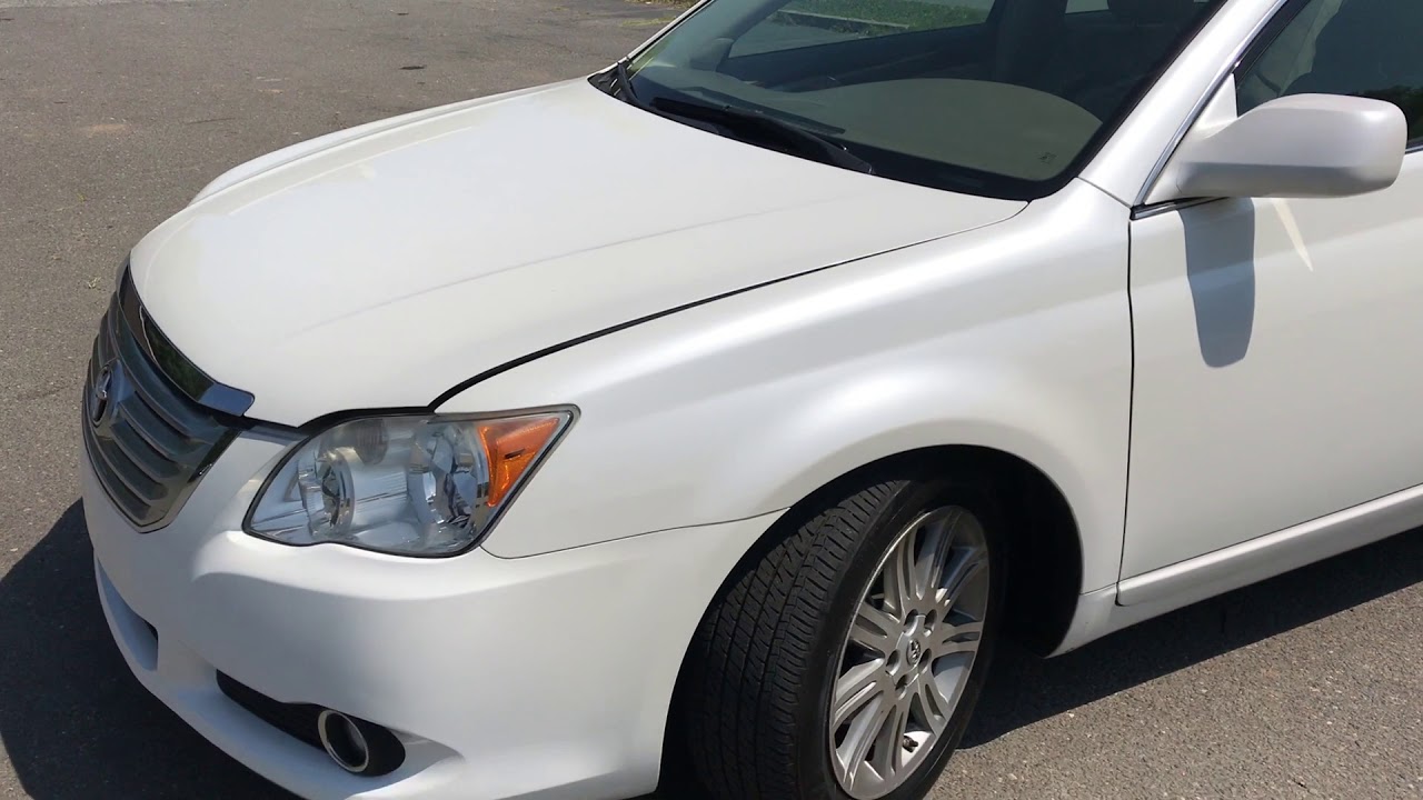 2009 Toyota Avalon Limited w/ Navigation System Sedan