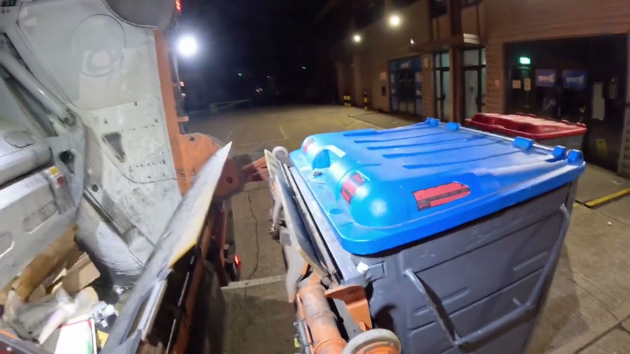 ASMR Style video in a dustcart/garbage truck collecting waste/garbage recycling in Croydon London
