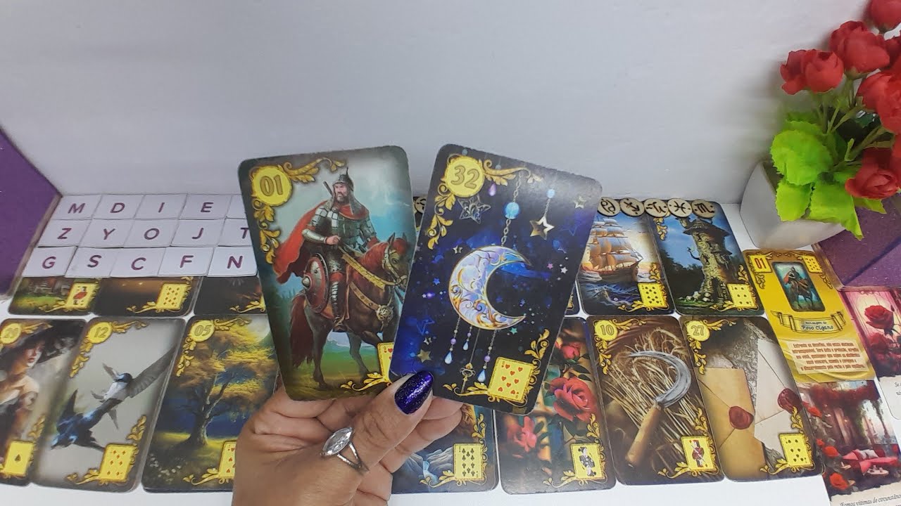 Alguém que está afastado da sua vida tem ido dormir toda noite pensando em você ❣️😶‍🌫️