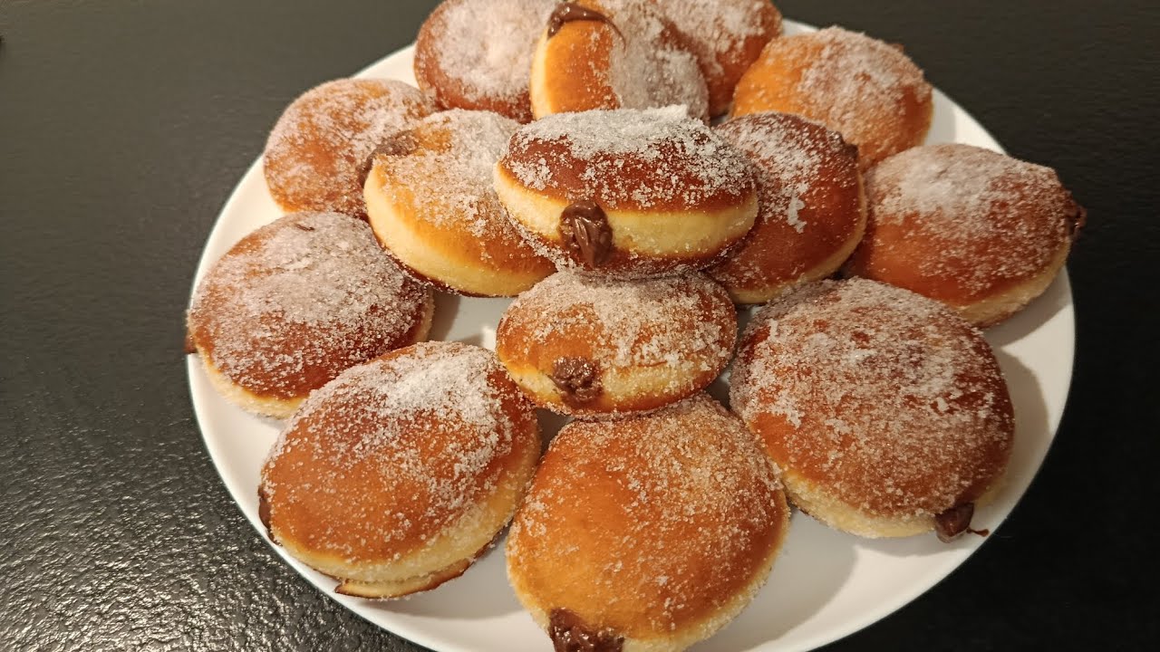 Beignets au chocolat دونات الشوكولاتة