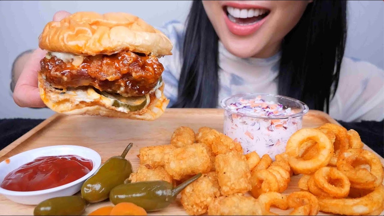 JUICY SPICY CHICKEN BURGER (ASMR EATING SOUNDS) NO TALKING | SAS-ASMR
