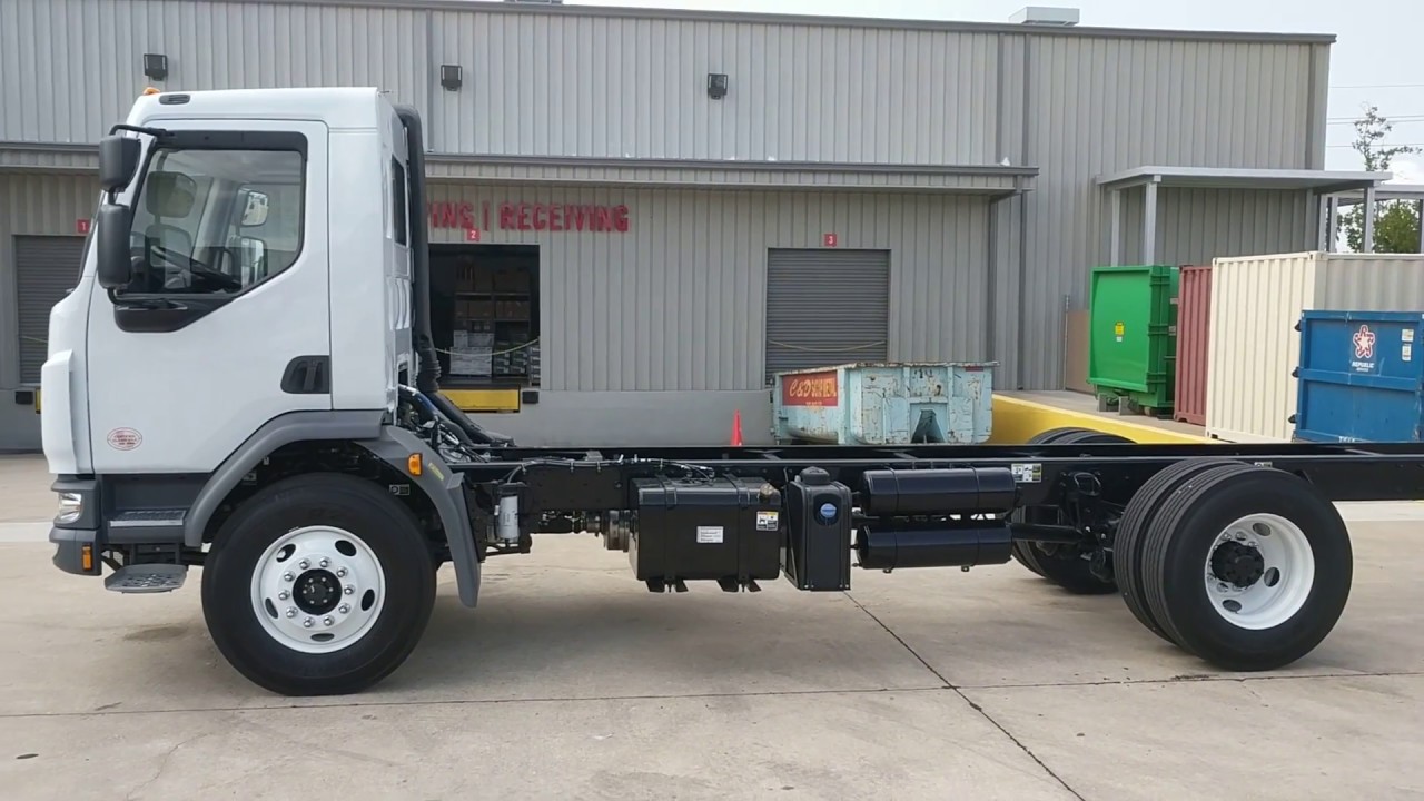 2019 Peterbilt 220 Class 6/7 Cabover Truck