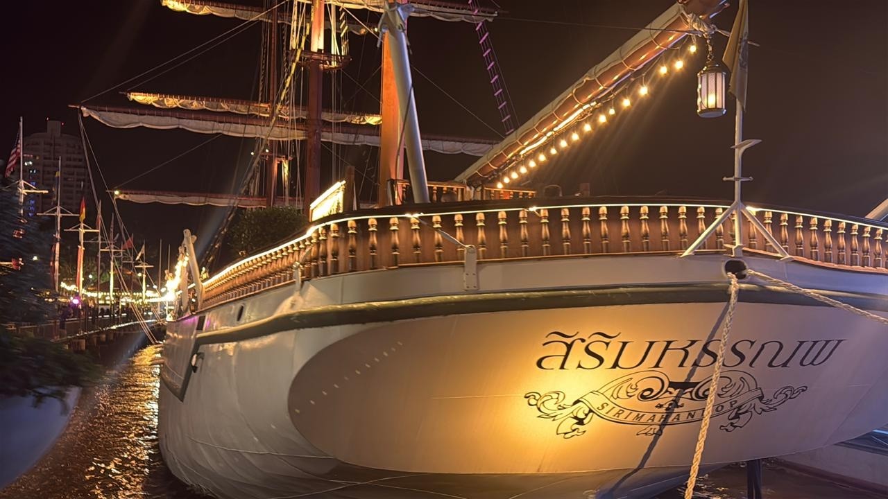 Asiatique Riverfront Dinner Cruise 🇹🇭 | Bangkok Night Cruise Experience