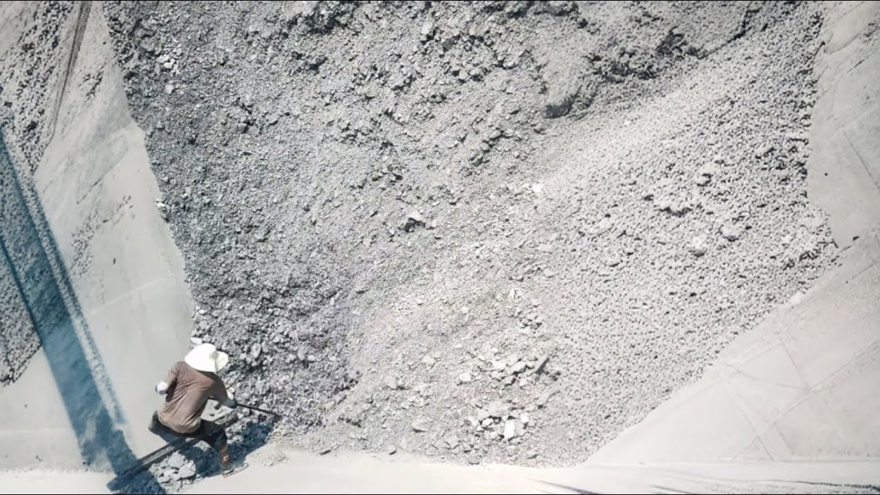 Barge unloads 4120 tons of large coal - Vlog of work on barge