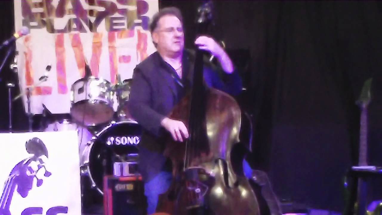 Bass player live!!2011 - Brian Bromberg