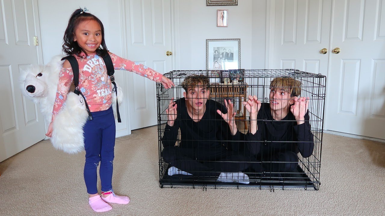BABYSITTING OUR LITTLE SISTER FOR THE FIRST TIME!