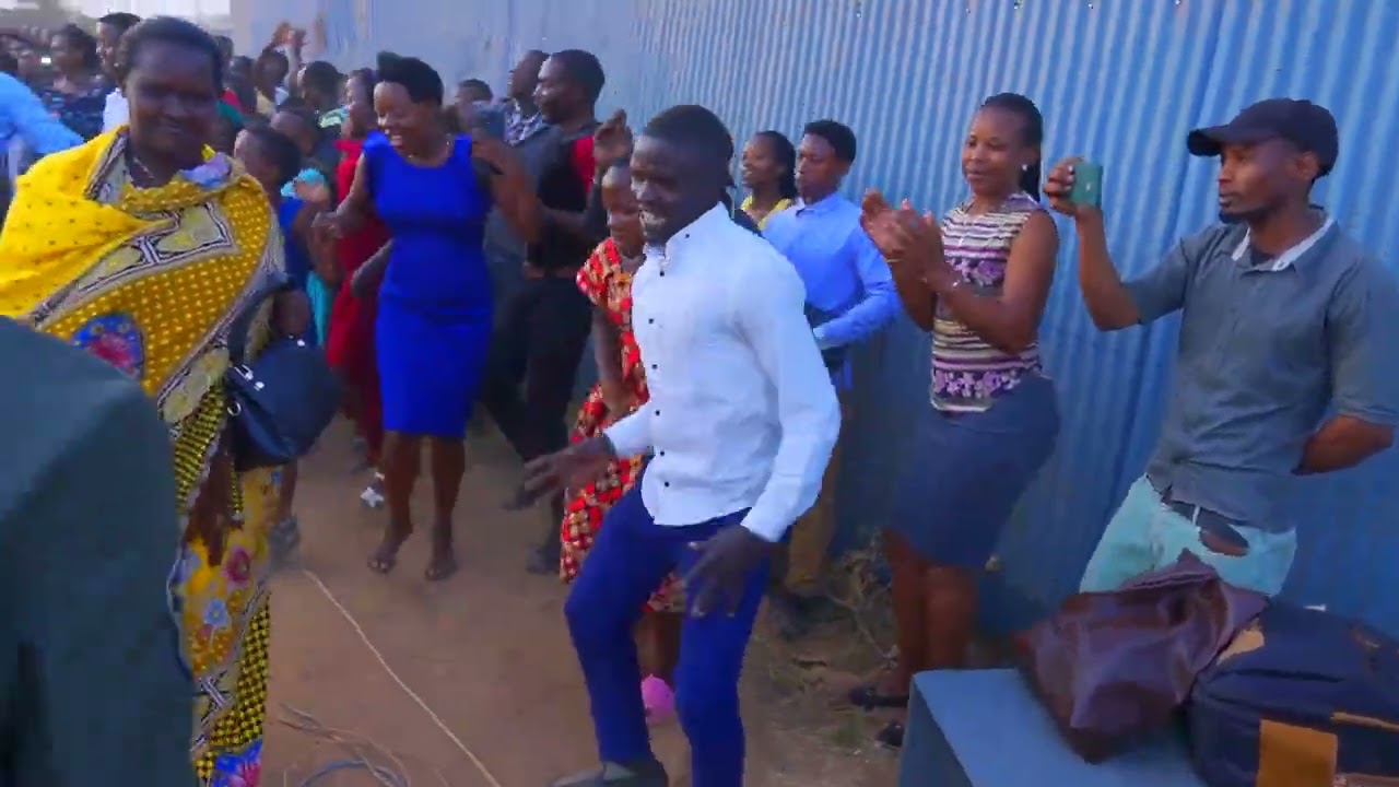 KUBITA UTABABARIRA live performance in kicukiro(ziniya)