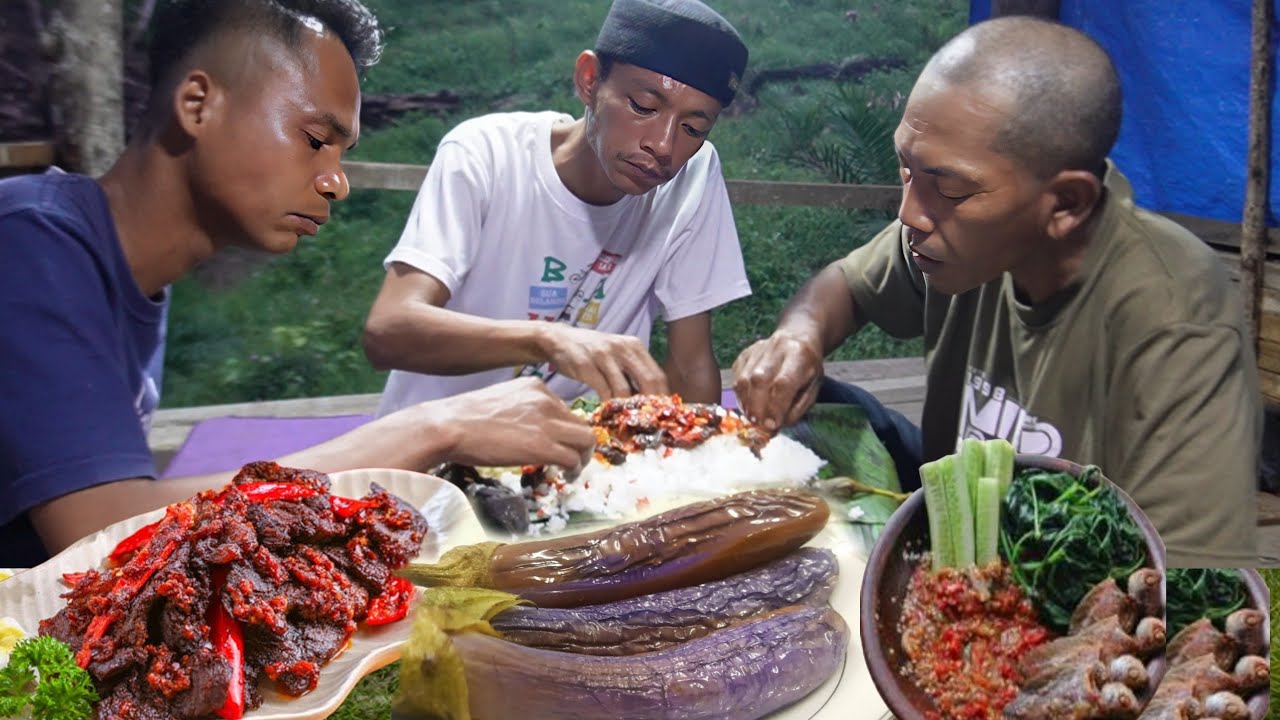 Berbuka puasa di kebun dengan Dendeng balado di guyur hujan..