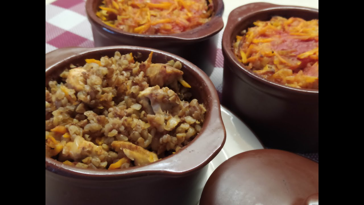 Курица с гречкой в горшочках.