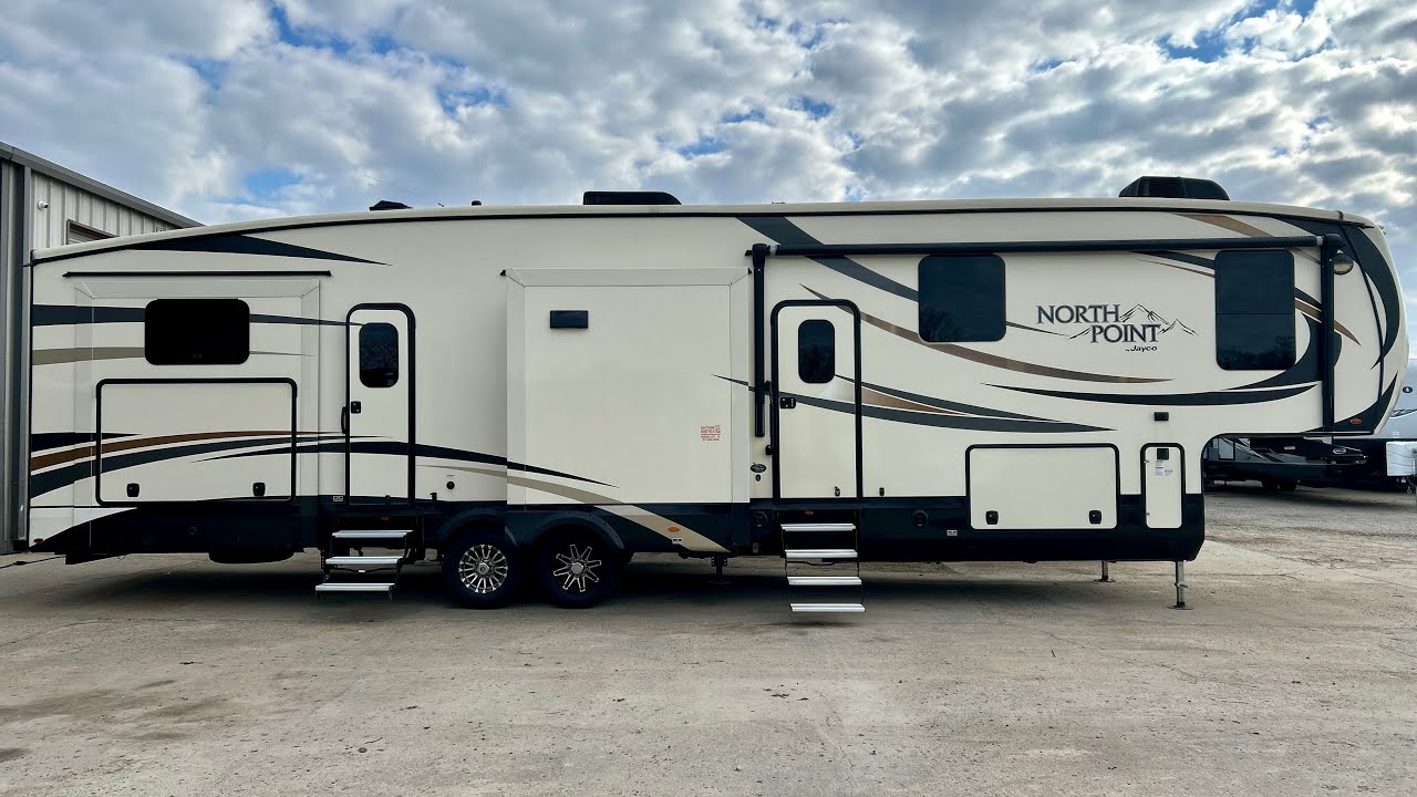2017 Jayco North Point 375BHFS